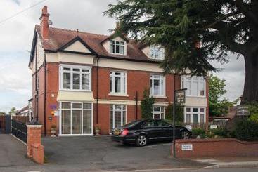 فندق Clairmont Guest House