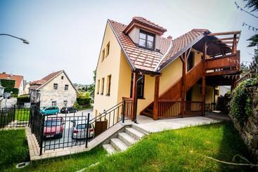 هتل Dueta Apartment