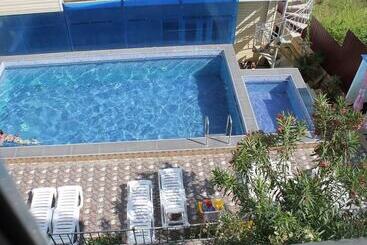 בית מלון כפרי Dyadya Stepa