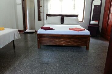 בית מלון כפרי Ginza Rest Kandy