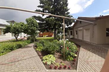 ホテル Guesthouse On Kyzyl Armeyskaya