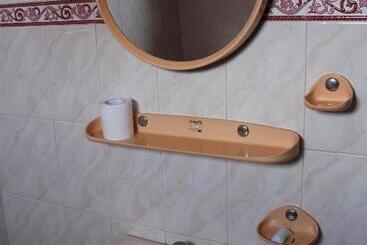 호텔 Holiday Guest Inn