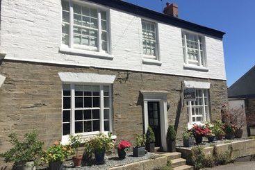 Отель Old Embassy House