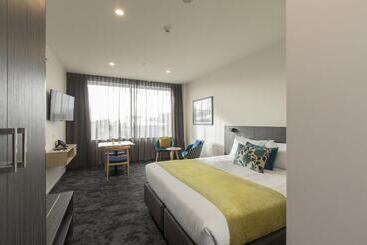هتل Quest On Manchester Serviced Apartments