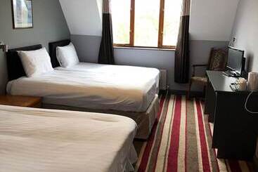 בית מלון כפרי The Airman