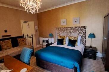 ホテル The Ambassador Townhouse