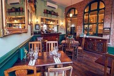 هتل The Old Coffee Tavern