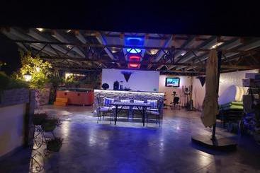 هتل V Gostyah U Julii Guest House