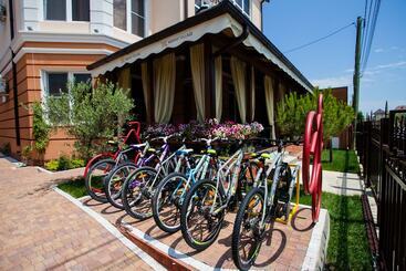 هتل Zhemchug Village