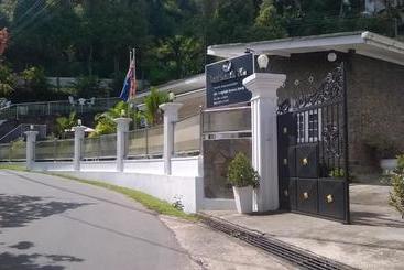 호텔 Anna Shanthi Villa