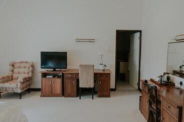 فندق Cana Vineyard Guesthouse