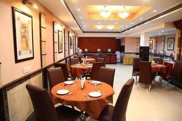 فندق Fab Conclave Executive