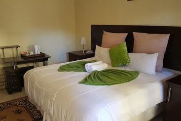 فندق Maranatha Guesthouse & Conference Centre