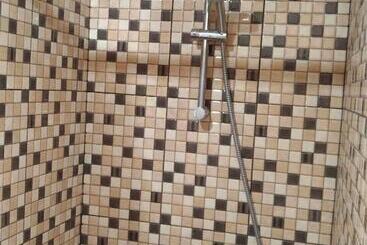 בית מלון כפרי Tarleon Mini