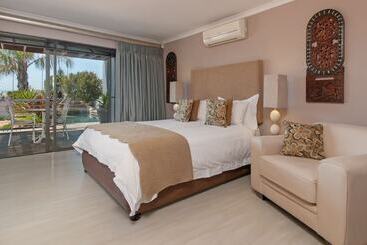 فندق Whale Away Guest House