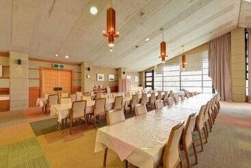 Отель Oze Iwakura Resort