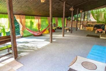 Art Hotel Yolki   Hostel