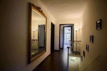 هتل B&b Piccoli Leoni