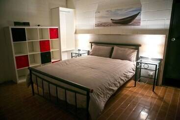 هتل Breakaway Views 374 Alp St