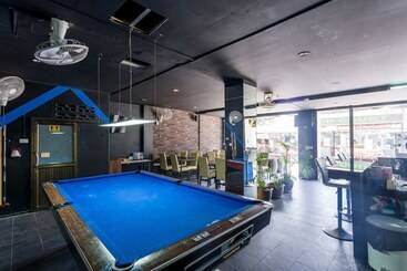 בית מלון כפרי Chaweng Skybar &