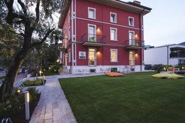 호텔 Holiday Iv Gardan