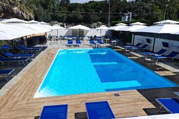 בית מלון כפרי Le Pinede