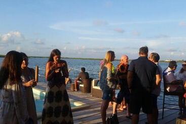 בית מלון כפרי Lina Point Belize Overwater Resort