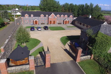 هتل Stable Court