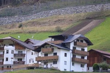 Отель Alpen-appartements Zürcher