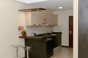 هتل Laburnam Courts Four Bedroom Apartments