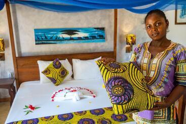 Отель Mawimbi Bungalows