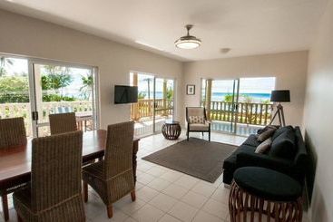 هتل Villa Apartments Westside