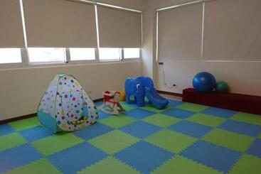 هتل White Pine Village