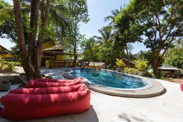 Отель Coconut Garden