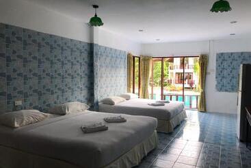 Отель Koh Chang Thai Garden Hill Resort