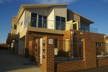 فندق Mckillop Geelong By Gold Star Stays