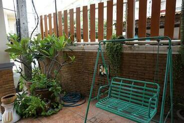 בית מלון כפרי Nuchjaree Place