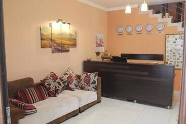 فندق Old Yerevan Hostel & Tours