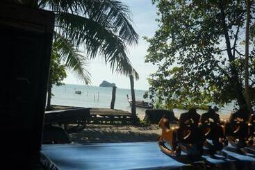 酒店 Pasai Beach Lodge