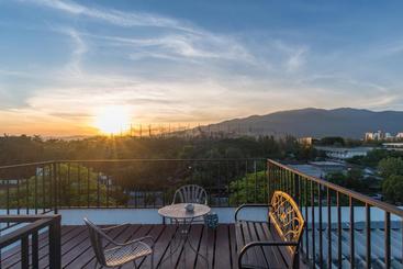 Отель Rada Arak 79/4 Hostel