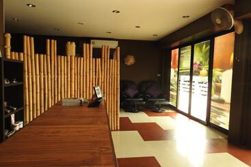 Отель Saparote Hostel