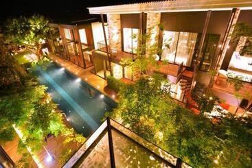 בית מלון כפרי The Blue Sky Resort @ Hua Hin