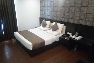 فندق The City Grand