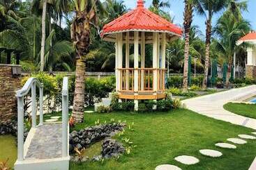 هتل Costa Palawan Resort