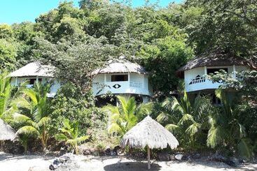 هتل Iris Island Eco Resort