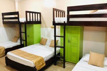 هتل My Vigan Home