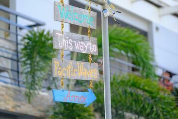 هتل Pacific Waves Inn