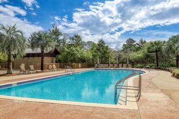 فندق Redfish Village