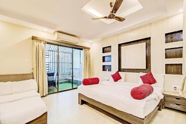 Отель Royal Garden Retreat