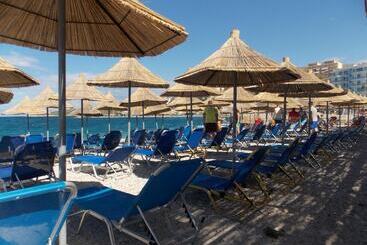 فندق Sunset Suites